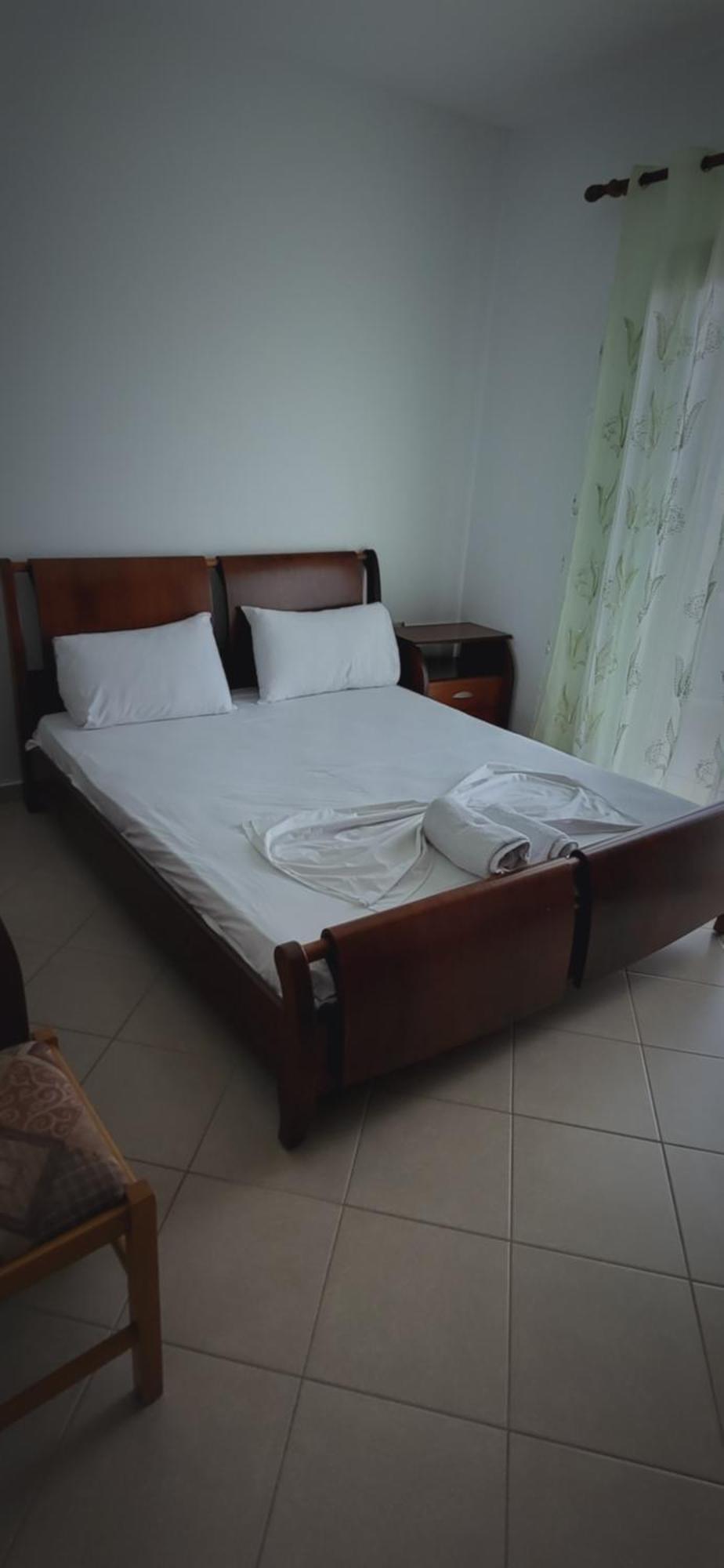 Hotel Eglent'S Tourist House Sarandë Zimmer foto