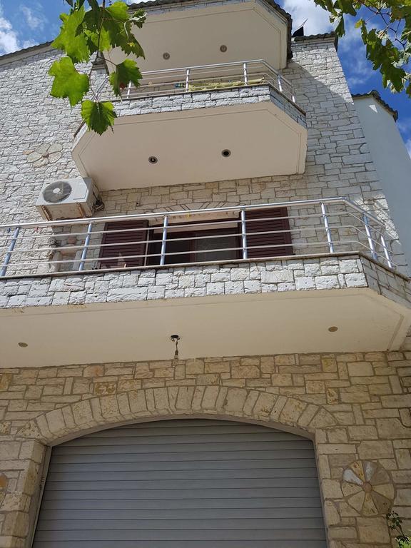 Hotel Eglent'S Tourist House Sarandë Exterior foto