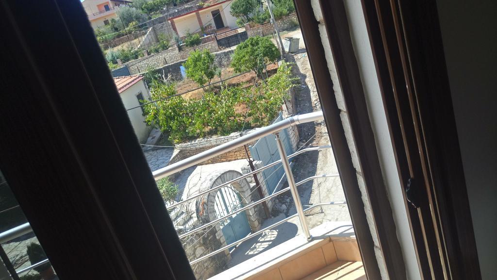 Hotel Eglent'S Tourist House Sarandë Exterior foto